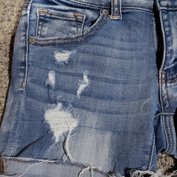AMERICAN EAGLE light was distressed jean shorts - Picture 5 of 6